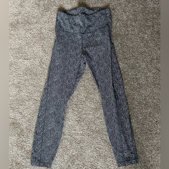 ATHLETA Ultimate Stash 7/8 Texture Leggings - Picture 2 of 4